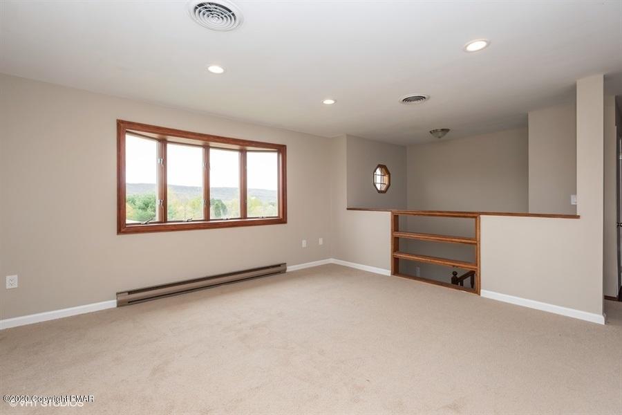 379 Hawk Road Saylorsburg, PA 18353 - Photo 4 of 22 04_379HAWKRD_2005_LowRes