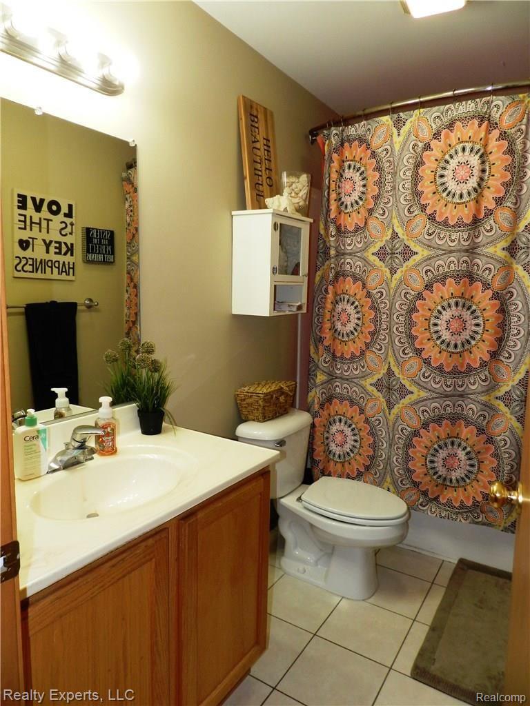 49020 Willis Road Belleville, MI 48111 - Photo 20 of 31 Full bath upstairs