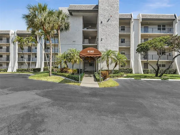 $210,000 | 9340 Lagoon Place, Unit 303, Davie, FL 33324