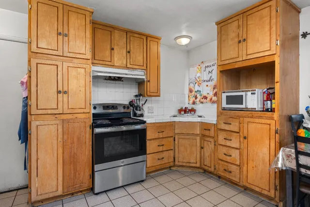 a view of a livingroom with furniture and window