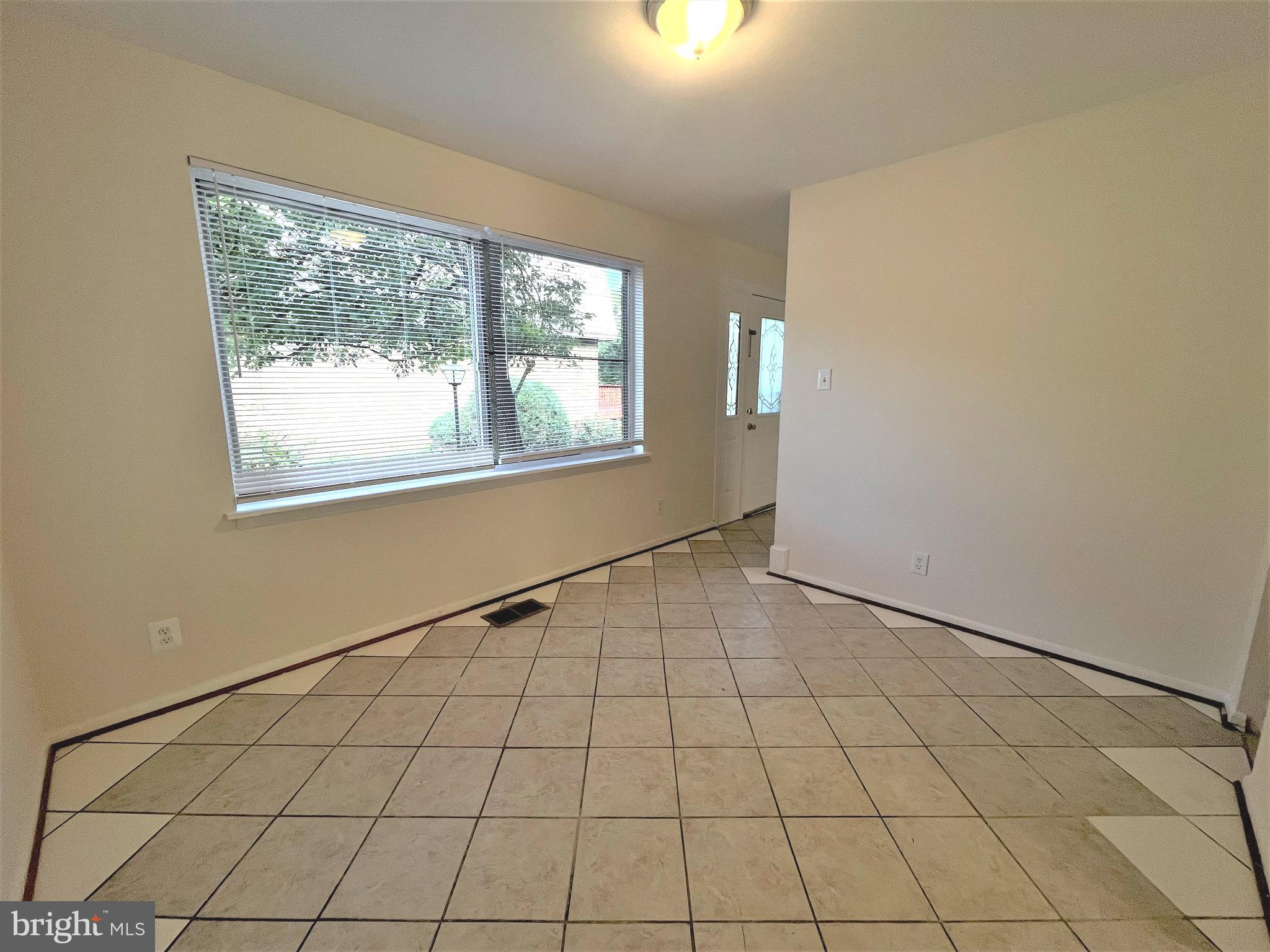 330 West Deer Park Road, Unit 3B Gaithersburg, MD 20877 - Photo 13 of 25 Family room
