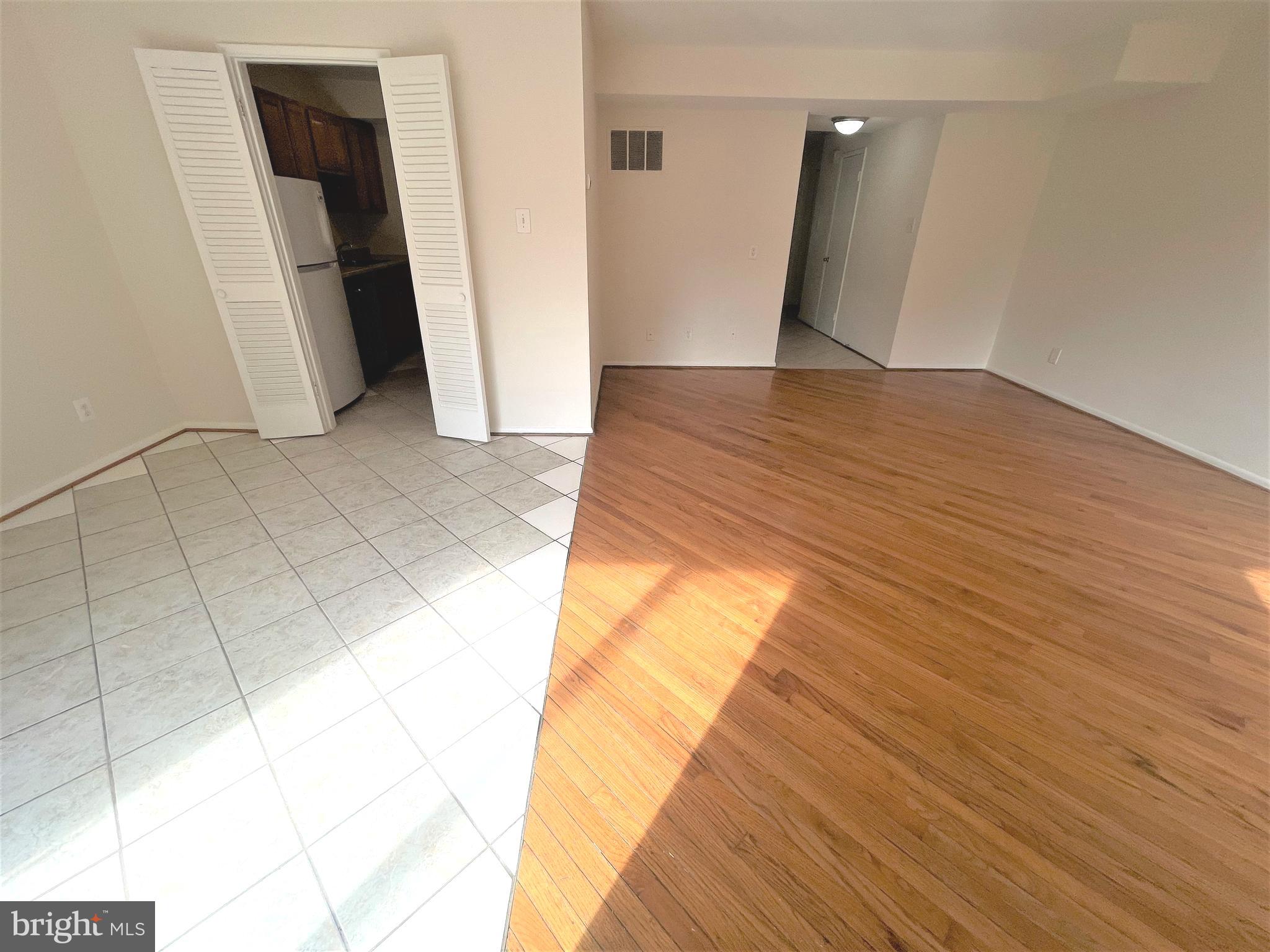 330 West Deer Park Road, Unit 3B Gaithersburg, MD 20877 - Photo 15 of 25 Dinning living room