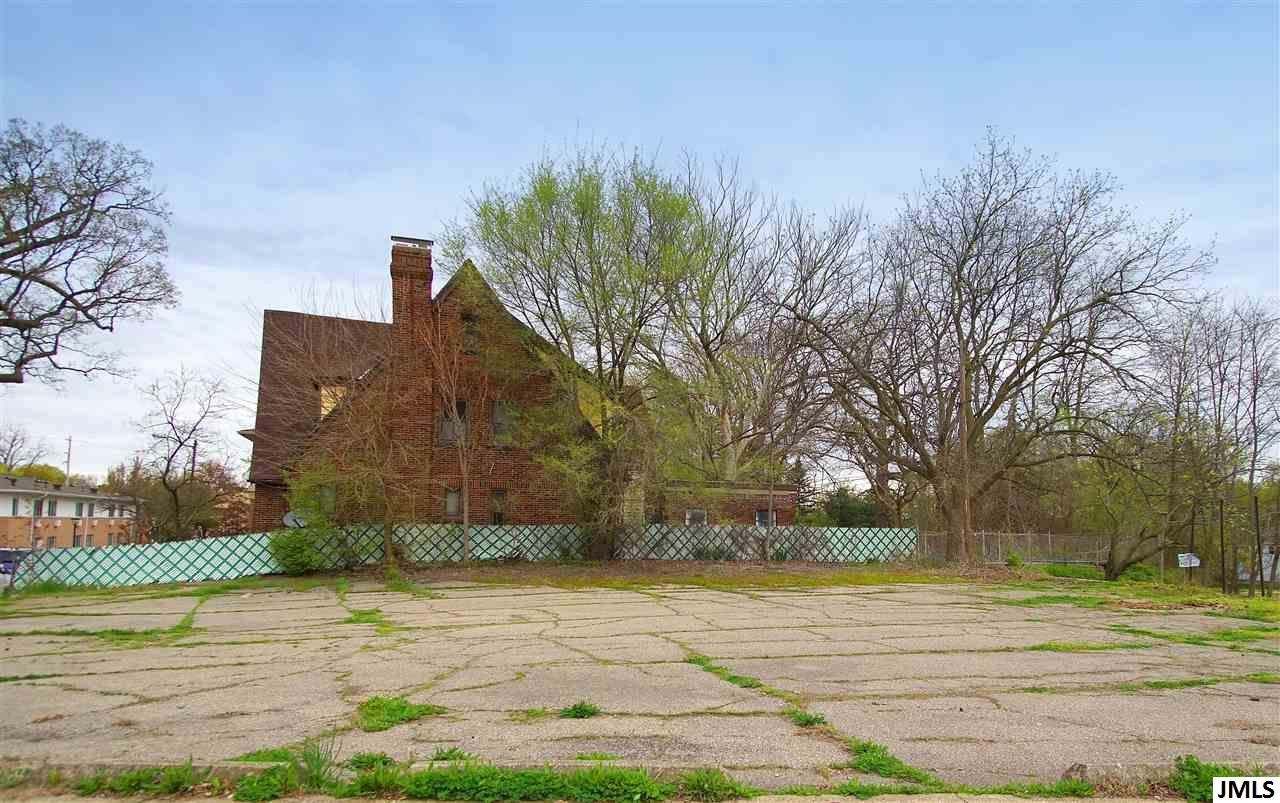 219 Homecrest Road Jackson, MI 49201 - Photo 1 of 5 Photo 1