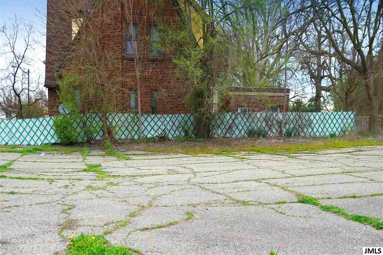 219 Homecrest Road Jackson, MI 49201 - Photo 3 of 5 Photo 3