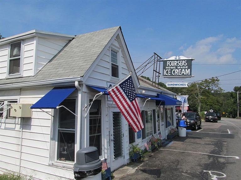 55 Hi Ona Hill Road Centerville, MA 02632 - Photo 8 of 11 a view of small house with a street