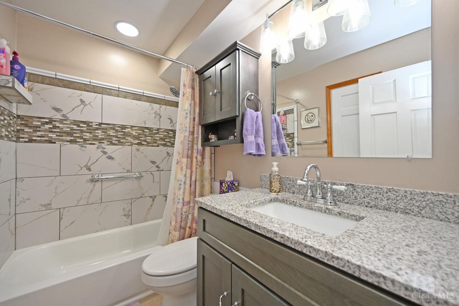 798 West Galbraith Road Cincinnati, OH 45231 - Photo 9 of 21 Gallery Image 9