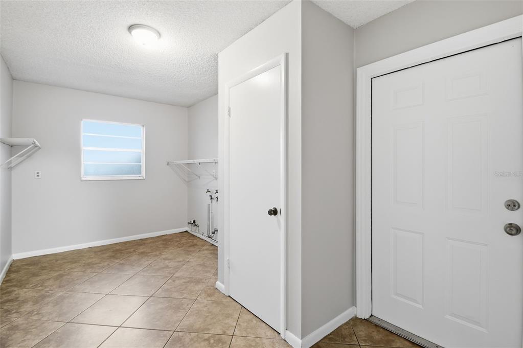 1534 Lagoon Road Lakeland, FL 33803 - Photo 32 of 40