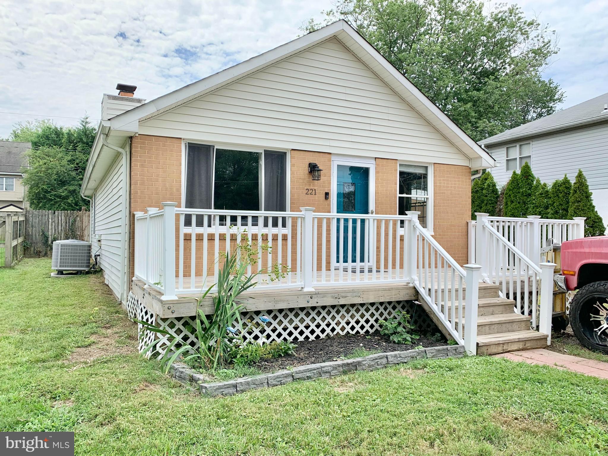 CHARMING HM  IN BEVERLEY BEACH 2 BLOCKS TO WATER