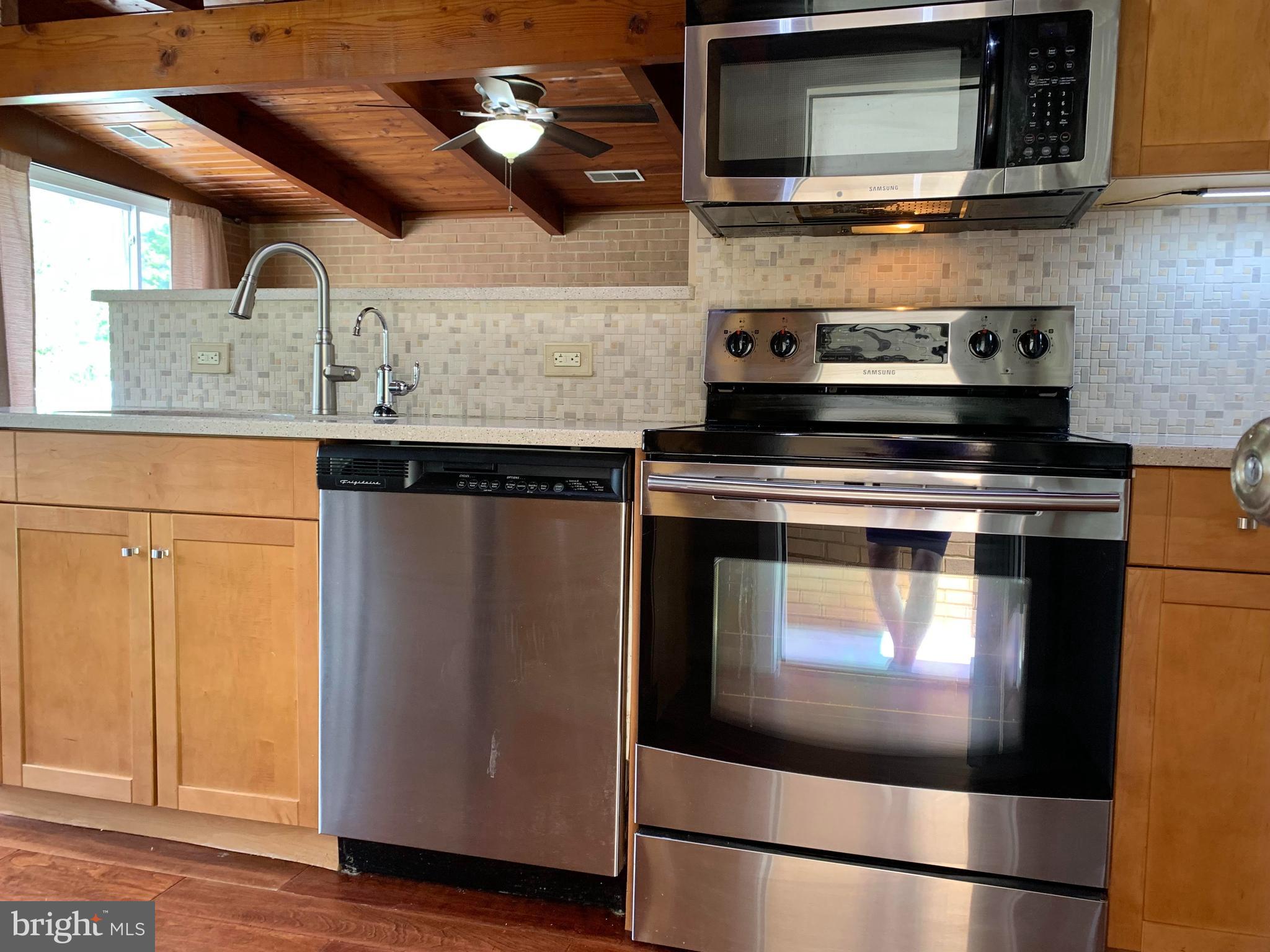 221 Beverley Avenue Edgewater, MD 21037 - Photo 11 of 35 STAINLESS STEEL APPLIANCES