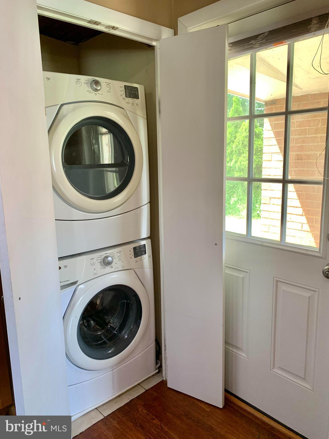 221 Beverley Avenue Edgewater, MD 21037 - Photo 13 of 35 KITCHEN DOOR ACCESS TO EXTERIOR SIDE
