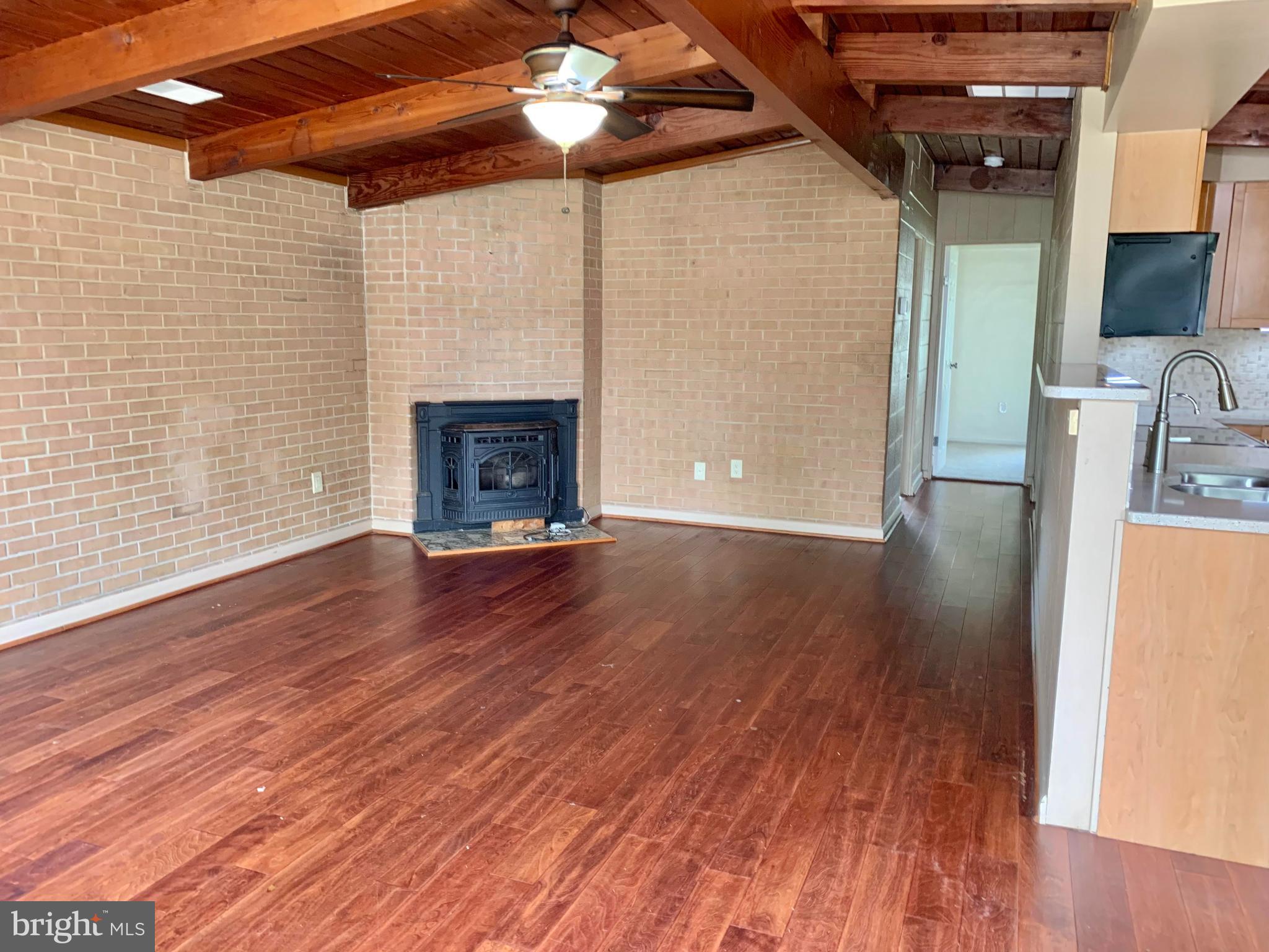 221 Beverley Avenue Edgewater, MD 21037 - Photo 7 of 35 LIVING ROOM