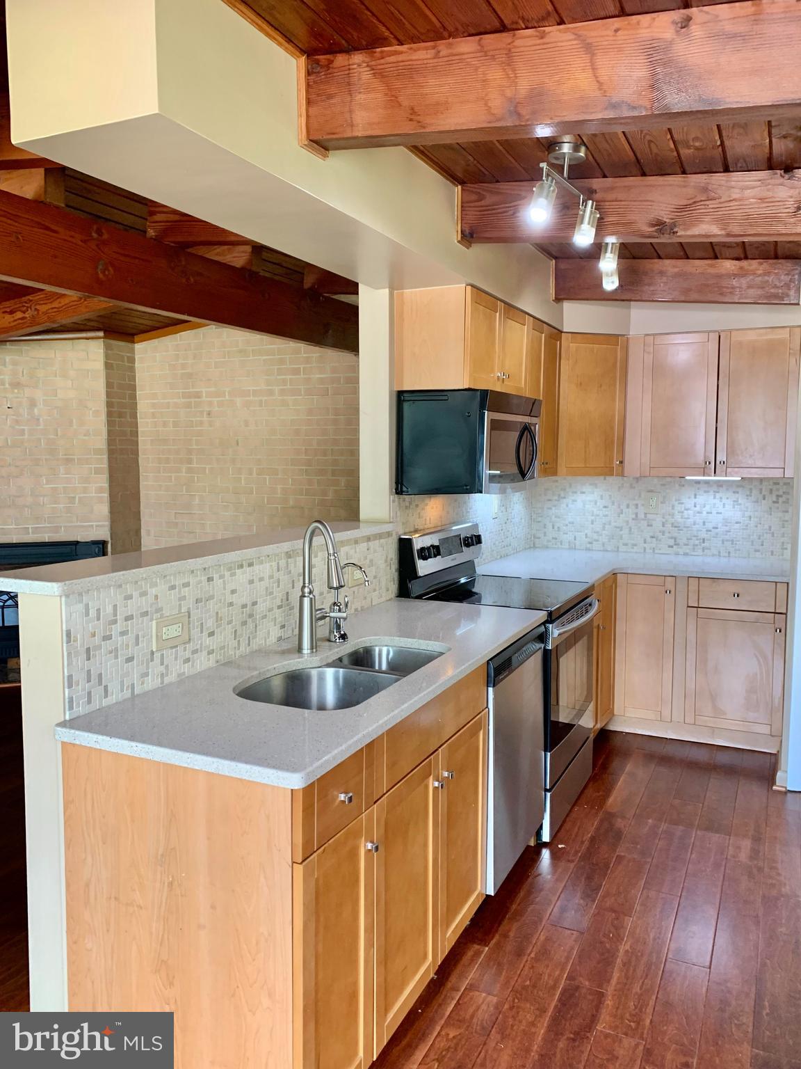 221 Beverley Avenue Edgewater, MD 21037 - Photo 10 of 35 UNDER COUNTER LIGHTS WORK BY WAVING HAND UNDER