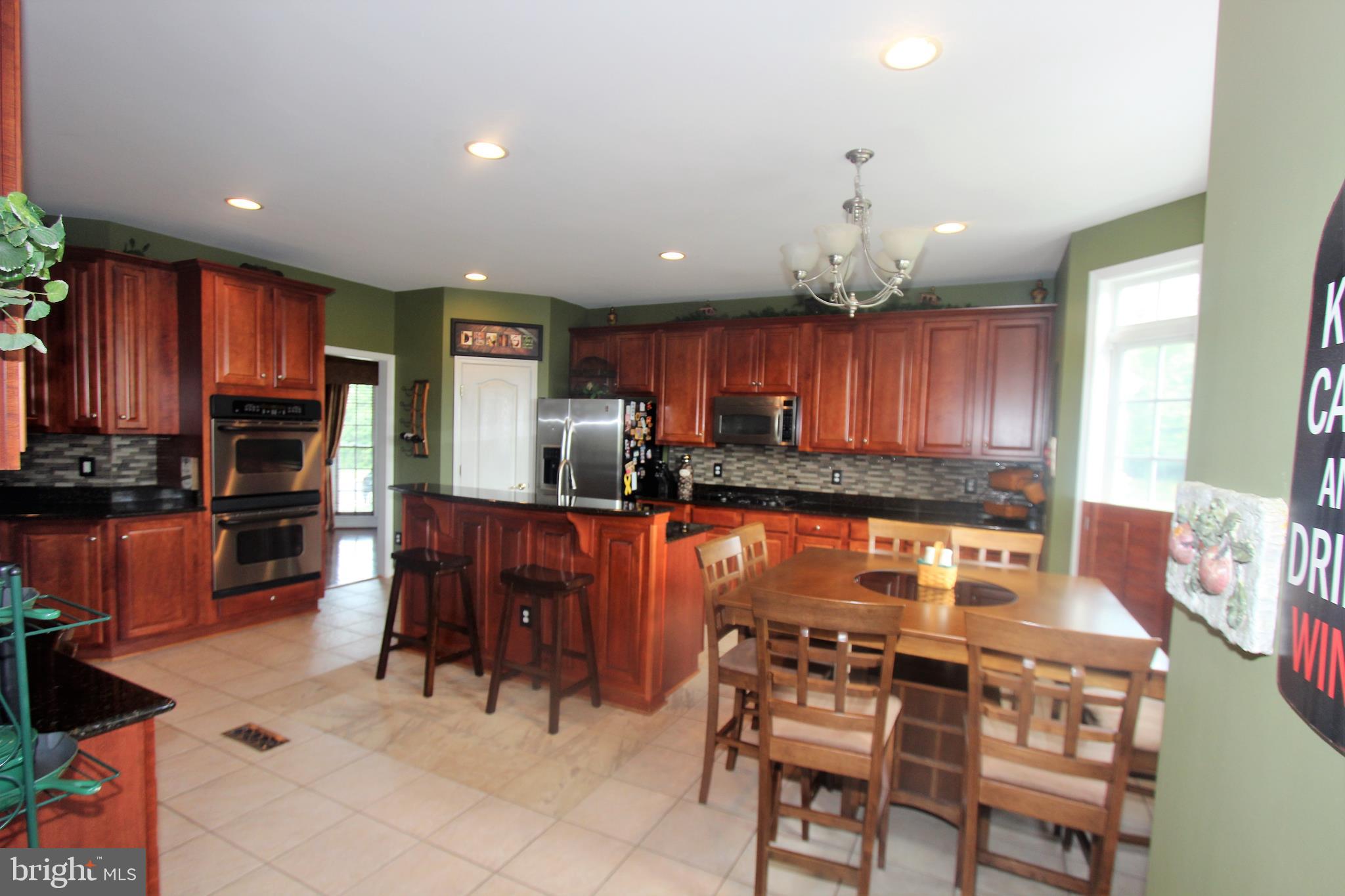 41885 Feldspar Place Stone Ridge, VA 20105 - Photo 28 of 97 Gourmet Kitchen w/Breakfast Area