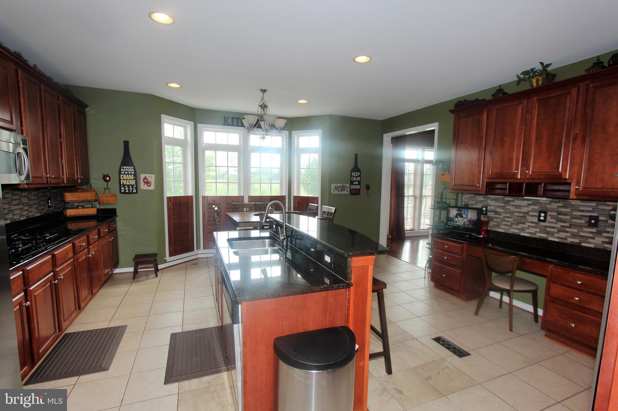 41885 Feldspar Place Stone Ridge, VA 20105 - Photo 29 of 97 Gourmet Kitchen w/Breakfast Area