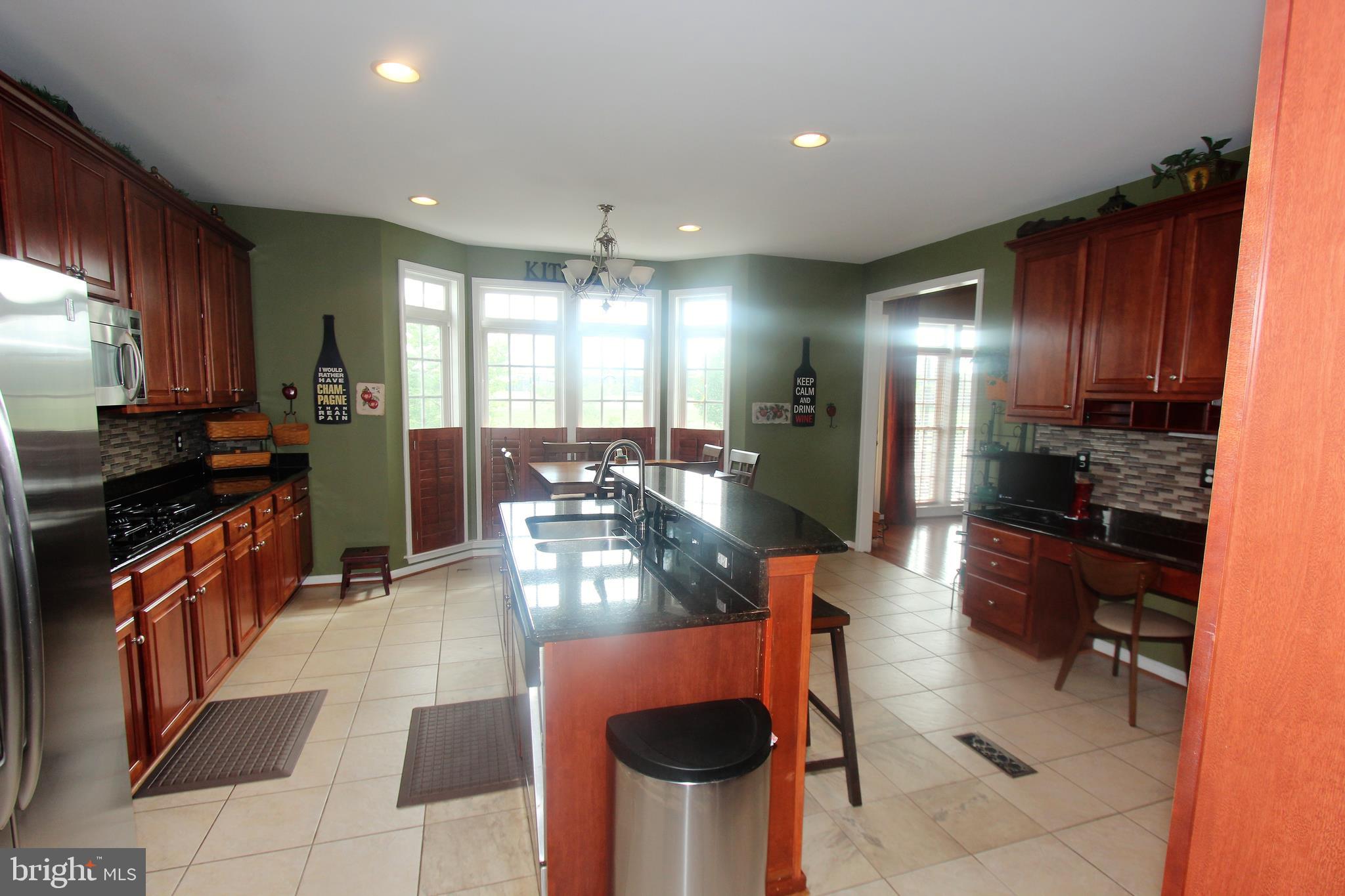 41885 Feldspar Place Stone Ridge, VA 20105 - Photo 31 of 97 Gourmet Kitchen w/Breakfast Area