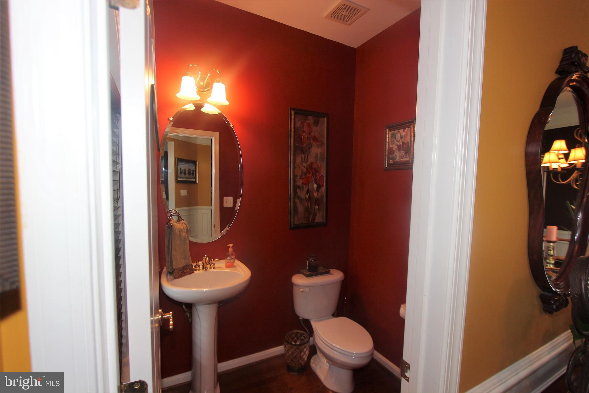 41885 Feldspar Place Stone Ridge, VA 20105 - Photo 32 of 97 Main Level Powder Room