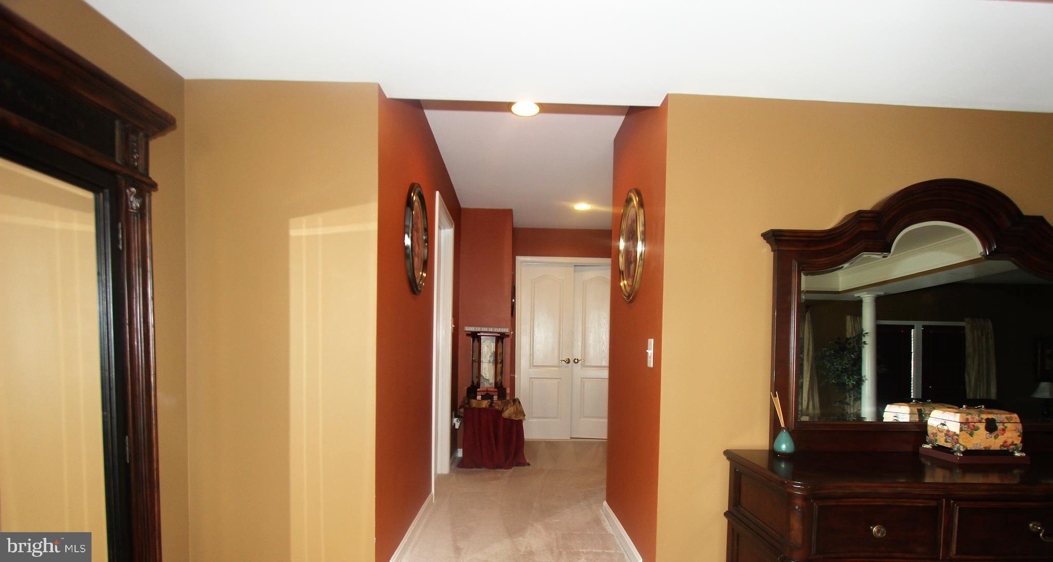 41885 Feldspar Place Stone Ridge, VA 20105 - Photo 44 of 97 Dressing area into Master Bathroom