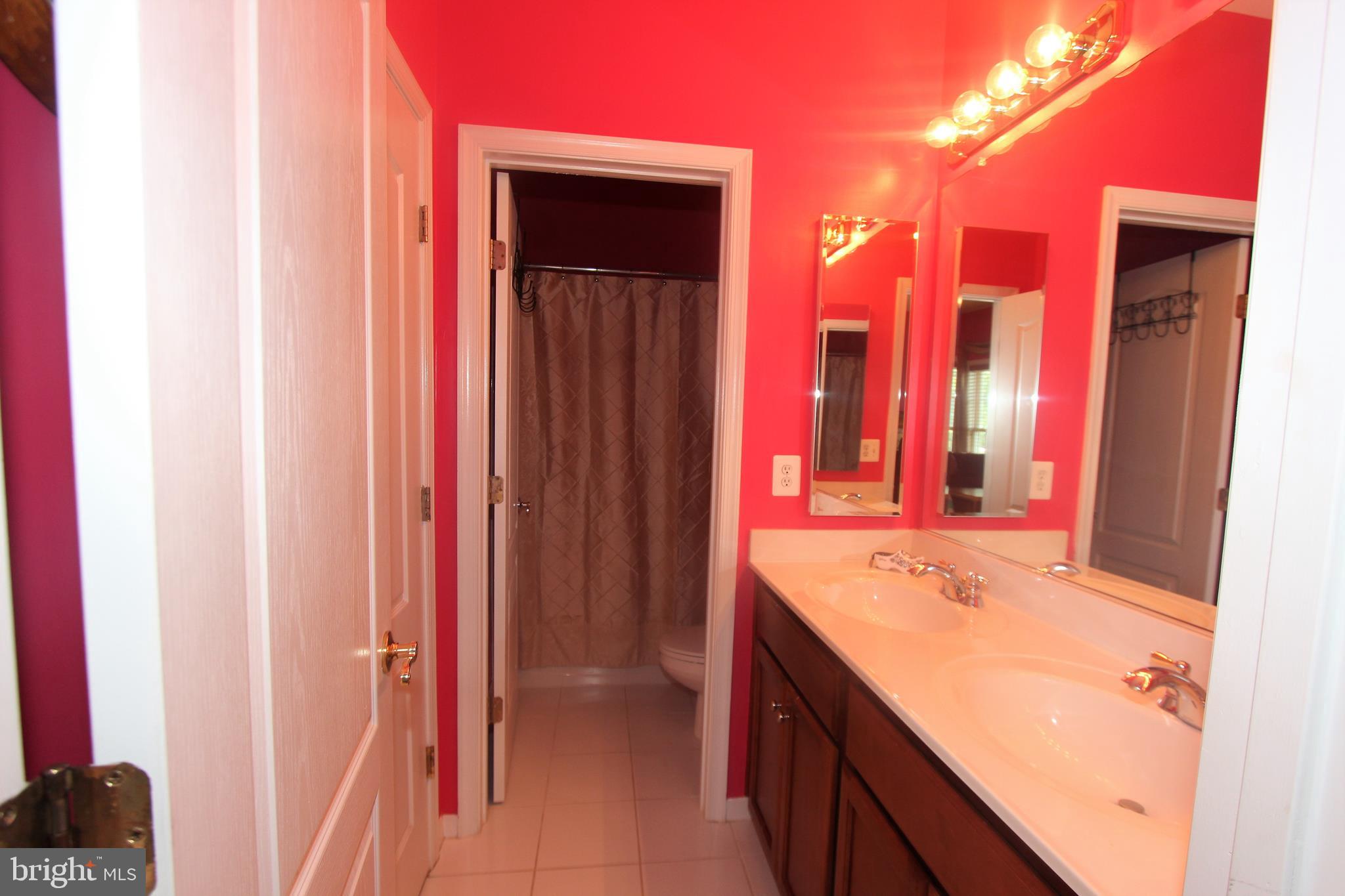 41885 Feldspar Place Stone Ridge, VA 20105 - Photo 59 of 97 Full Bathroom to Bedroom #2 & #3 Suites