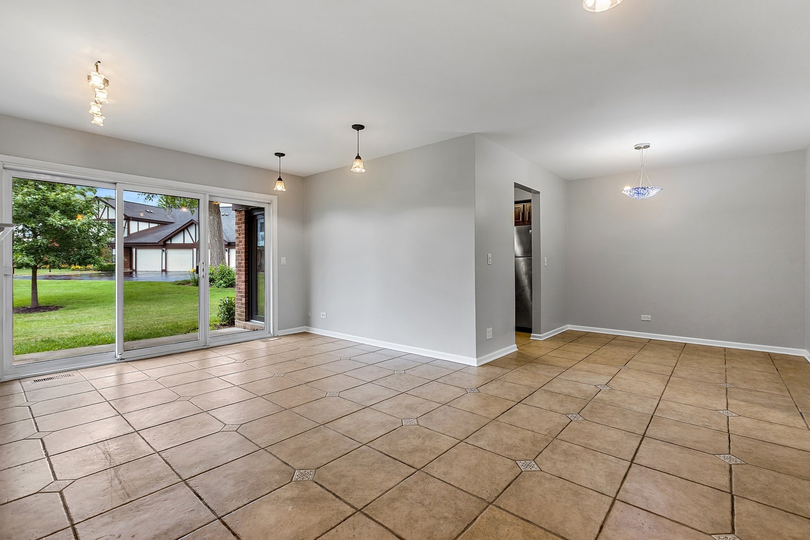 1374 7 Pines Road, Unit A1 Schaumburg, IL 60193 - Photo 3 of 16
