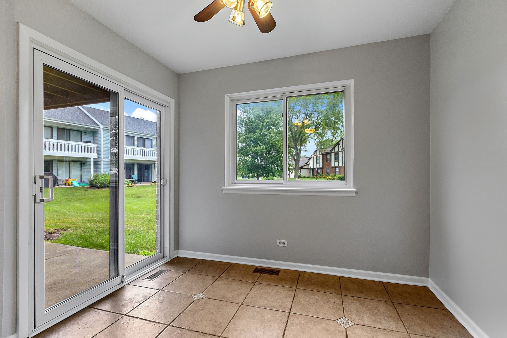 1374 7 Pines Road, Unit A1 Schaumburg, IL 60193 - Photo 4 of 16