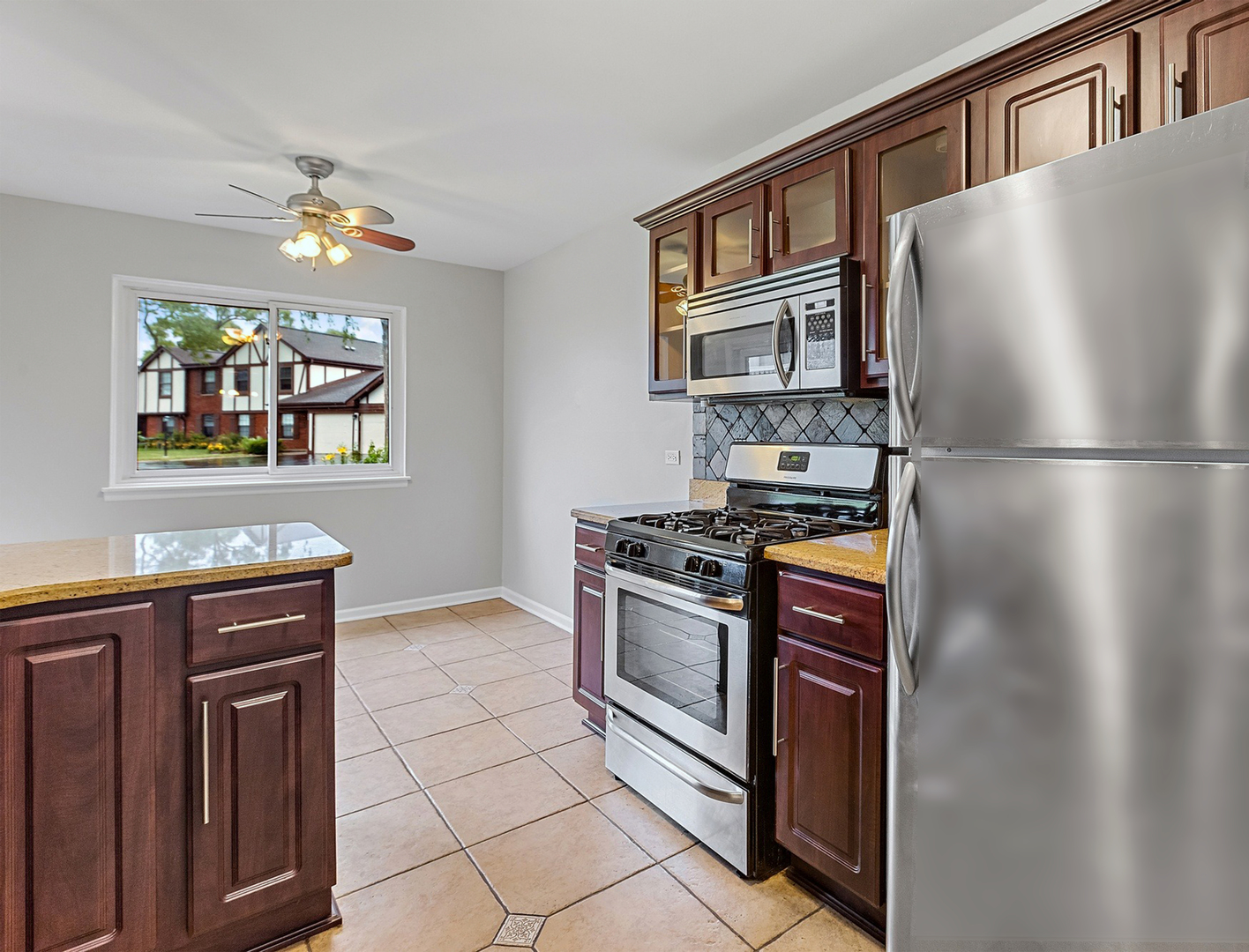 1374 7 Pines Road, Unit A1 Schaumburg, IL 60193 - Photo 5 of 16