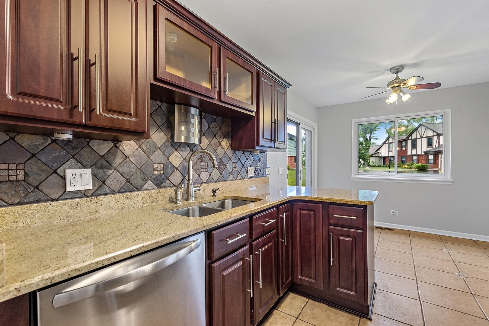 1374 7 Pines Road, Unit A1 Schaumburg, IL 60193 - Photo 6 of 16