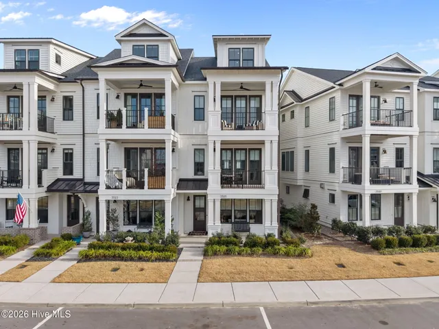 $949,900 | 3525 Watercraft Ferry Avenue, Wilmington, NC 28412