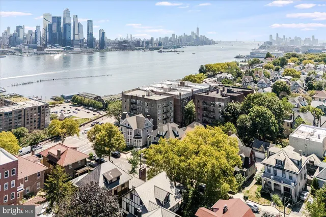 $475,000 | 851 John F. Kennedy Boulevard, Unit E1, Weehawken, NJ 07086