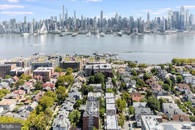 $475,000 | 851 John F. Kennedy Boulevard, Unit E1, Weehawken, NJ 07086