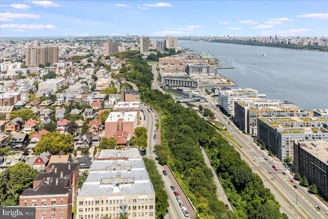 $475,000 | 851 John F. Kennedy Boulevard, Unit E1, Weehawken, NJ 07086
