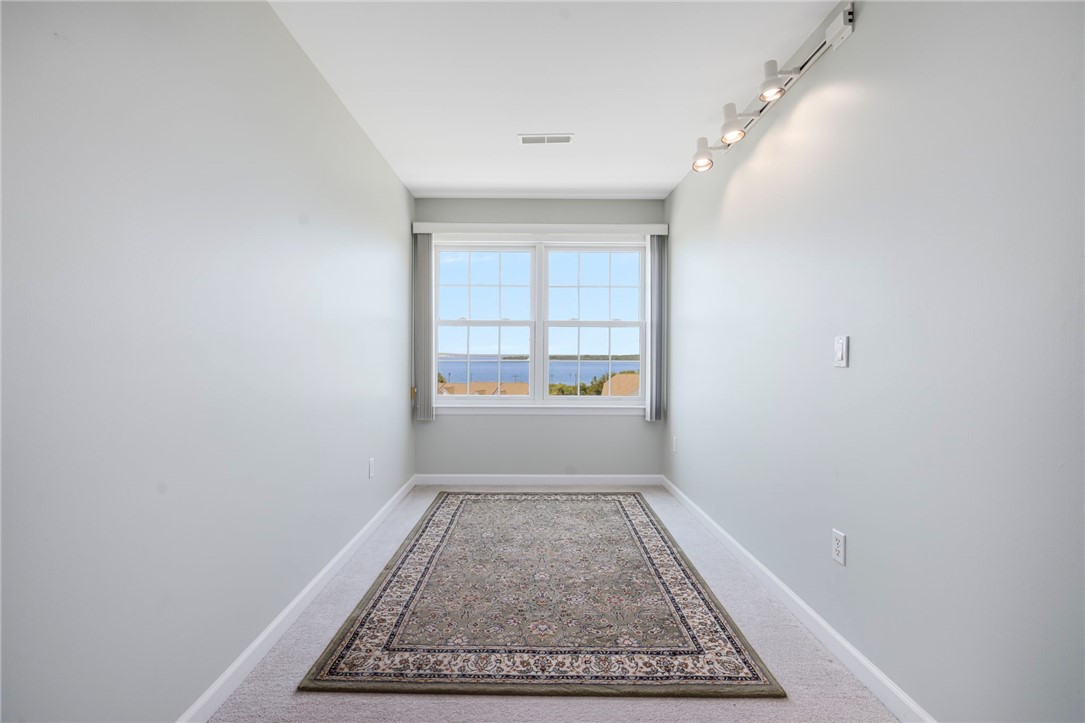 217 Rolling Hill Road, Unit 217 Portsmouth, RI 02871 - Photo 32 of 49