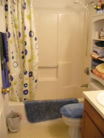 48 Evergreen Road, Unit 204 Northampton, MA 01053 - Photo 14 of 19 Gallery Image 14