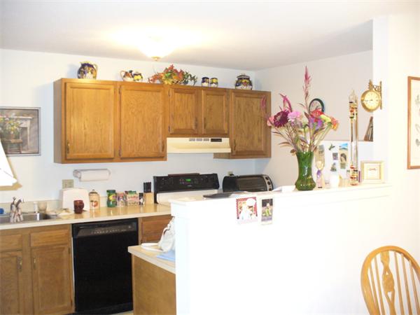 48 Evergreen Road, Unit 204 Northampton, MA 01053 - Photo 5 of 19 Gallery Image 5