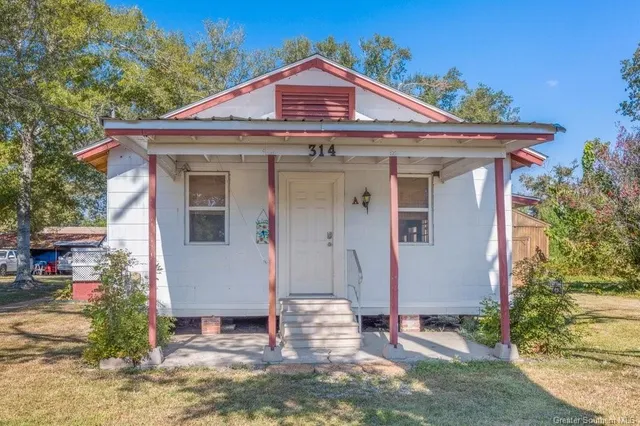 $229,000 | 318 South Welty Avenue, Iowa, LA 70647