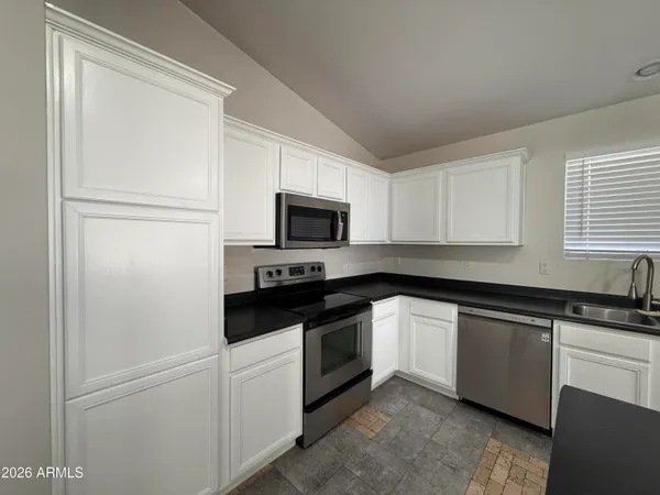 $2,200 | 6723 West Beverly Road, Laveen, AZ 85339