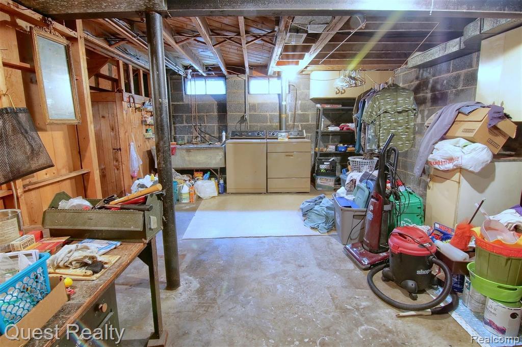 2132 Hampton Road Grosse Pointe Woods, MI 48236 - Photo 20 of 29