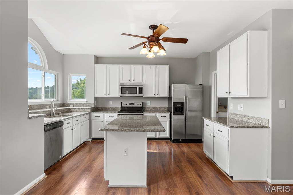 1770 Spring View Terrace Ballwin, MO 63021 - Photo 8 of 36