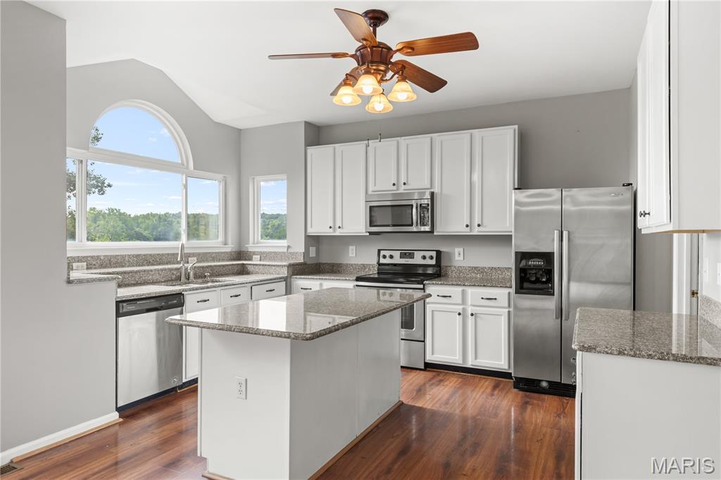 1770 Spring View Terrace Ballwin, MO 63021 - Photo 9 of 36