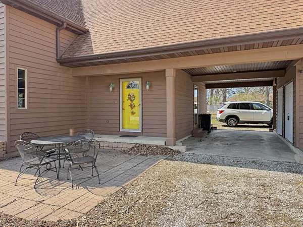 $299,900 | 167 North Eagle Island Road, Kankakee, IL 60901