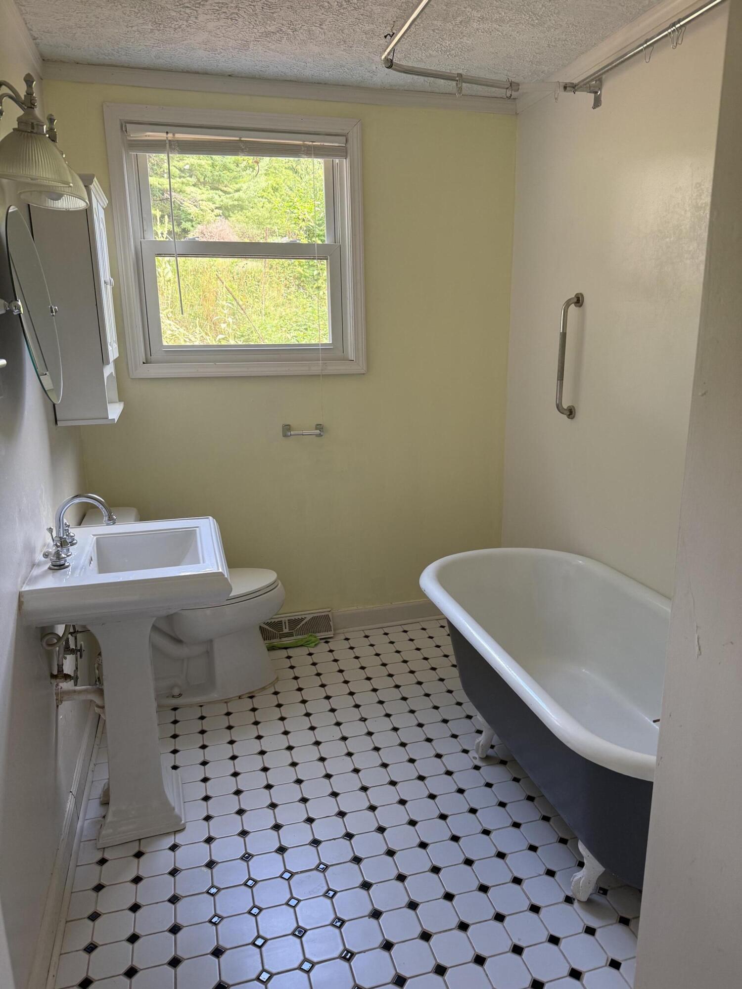 2239 Woodcliff Road Southeast Roanoke, VA 24014 - Photo 10 of 14 IMG_0692