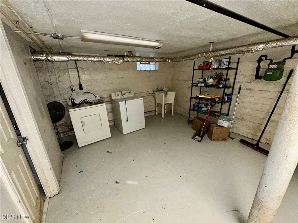 1665 Cumberland Road Cleveland, OH 44118 - Photo 22 of 27 Gallery Image 22