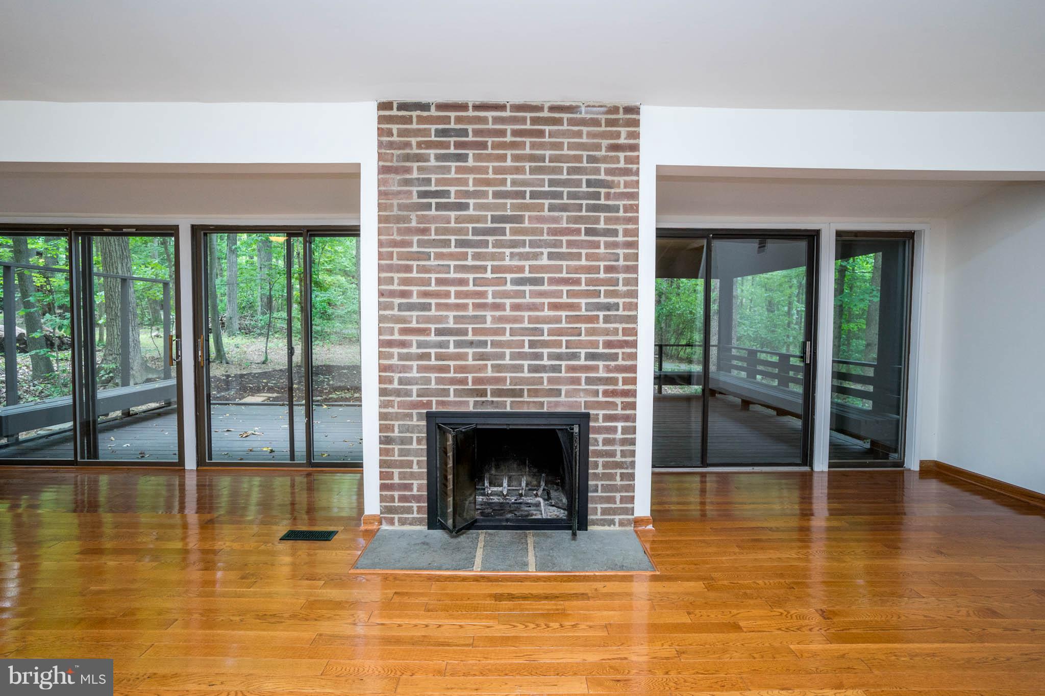 10986 Swansfield Road Columbia, MD 21044 - Photo 6 of 30 SPACIOUS LIVING ROOM