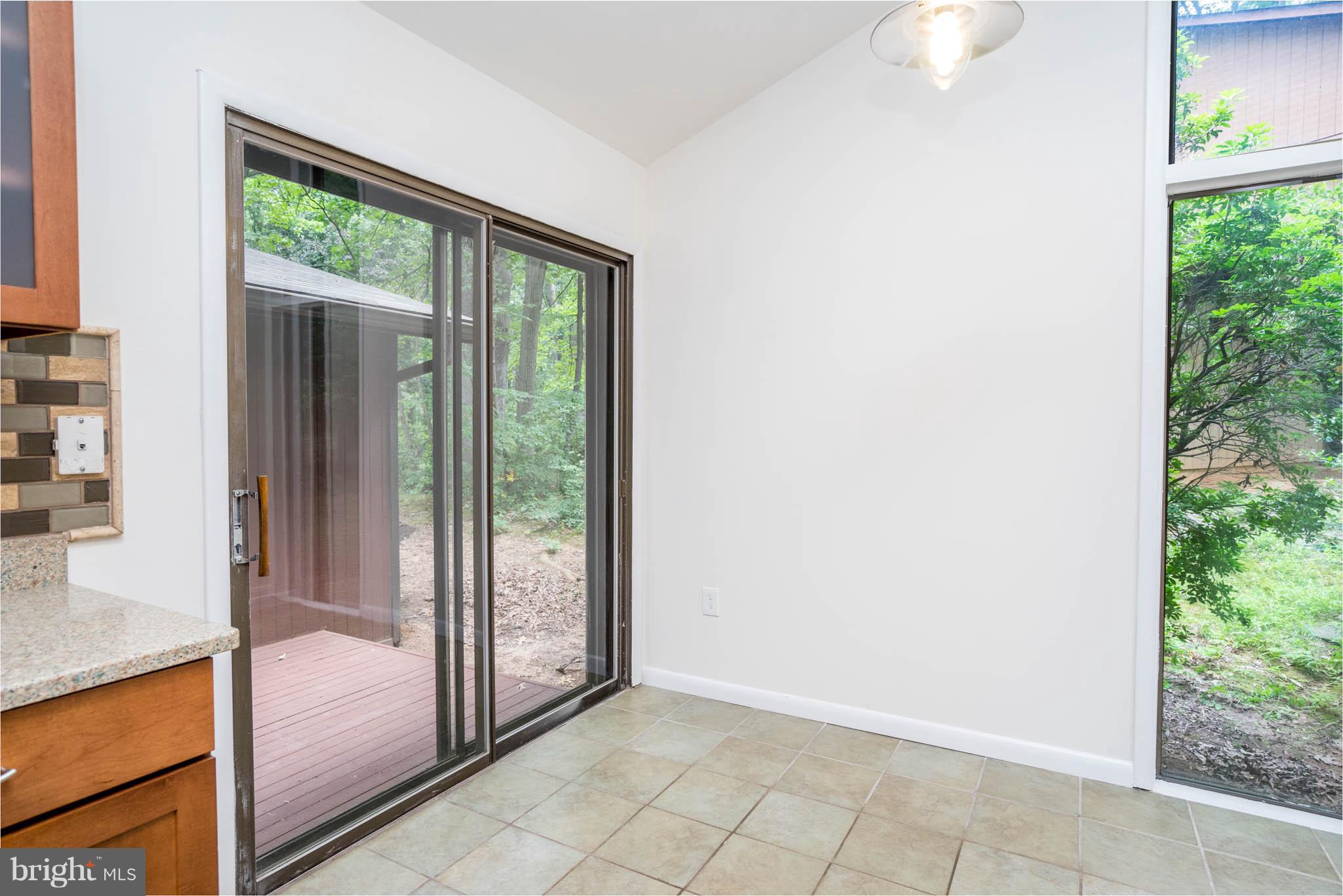 10986 Swansfield Road Columbia, MD 21044 - Photo 9 of 30 BRIGHT BREAKFAST NOOK