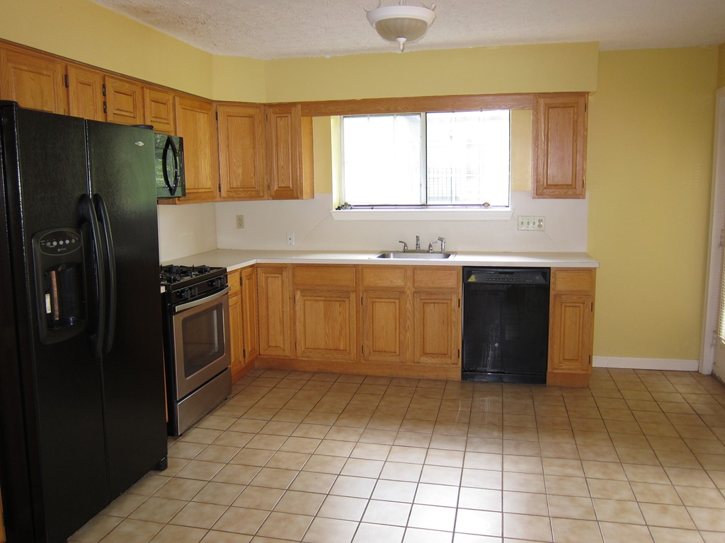 21 East Bluff Road, Unit 21 Ashland, MA 01721 - Photo 5 of 16 Gallery Image 5
