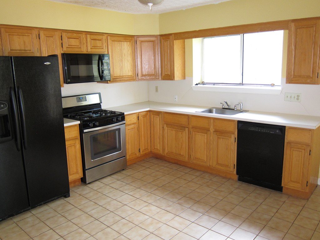 21 East Bluff Road, Unit 21 Ashland, MA 01721 - Photo 7 of 16 Gallery Image 7