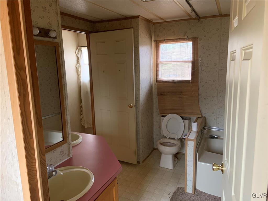 5022 Best Station Road Slatington, PA 18080 - Photo 11 of 20 Gallery Image 11