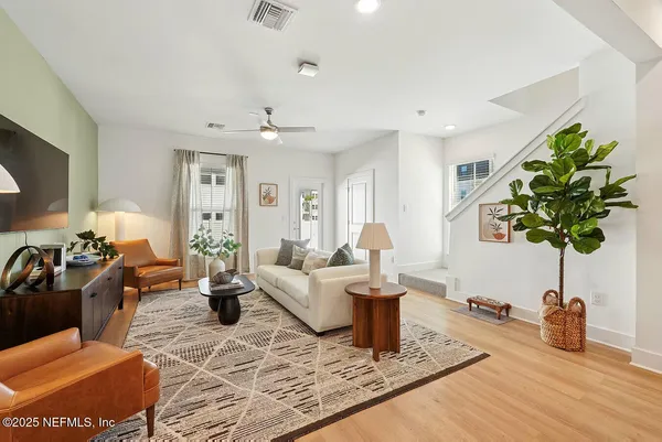 $2,200 | 3730 Dupont Avenue, Unit C2I, Jacksonville, FL 32217