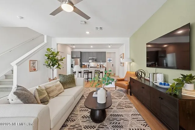 $2,200 | 3730 Dupont Avenue, Unit C2I, Jacksonville, FL 32217