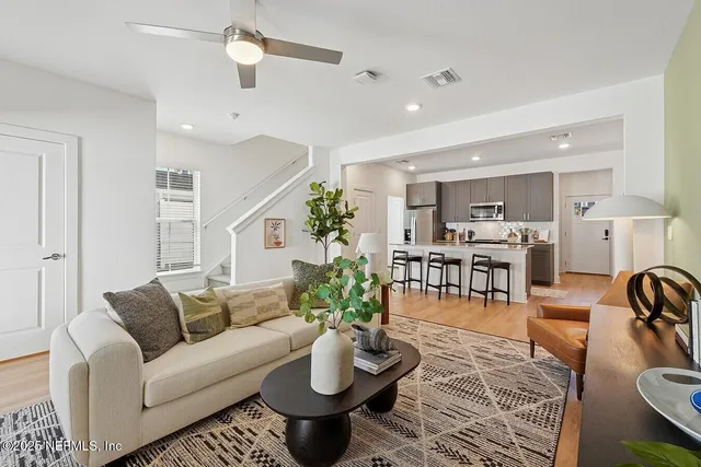 $2,200 | 3730 Dupont Avenue, Unit C2I, Jacksonville, FL 32217