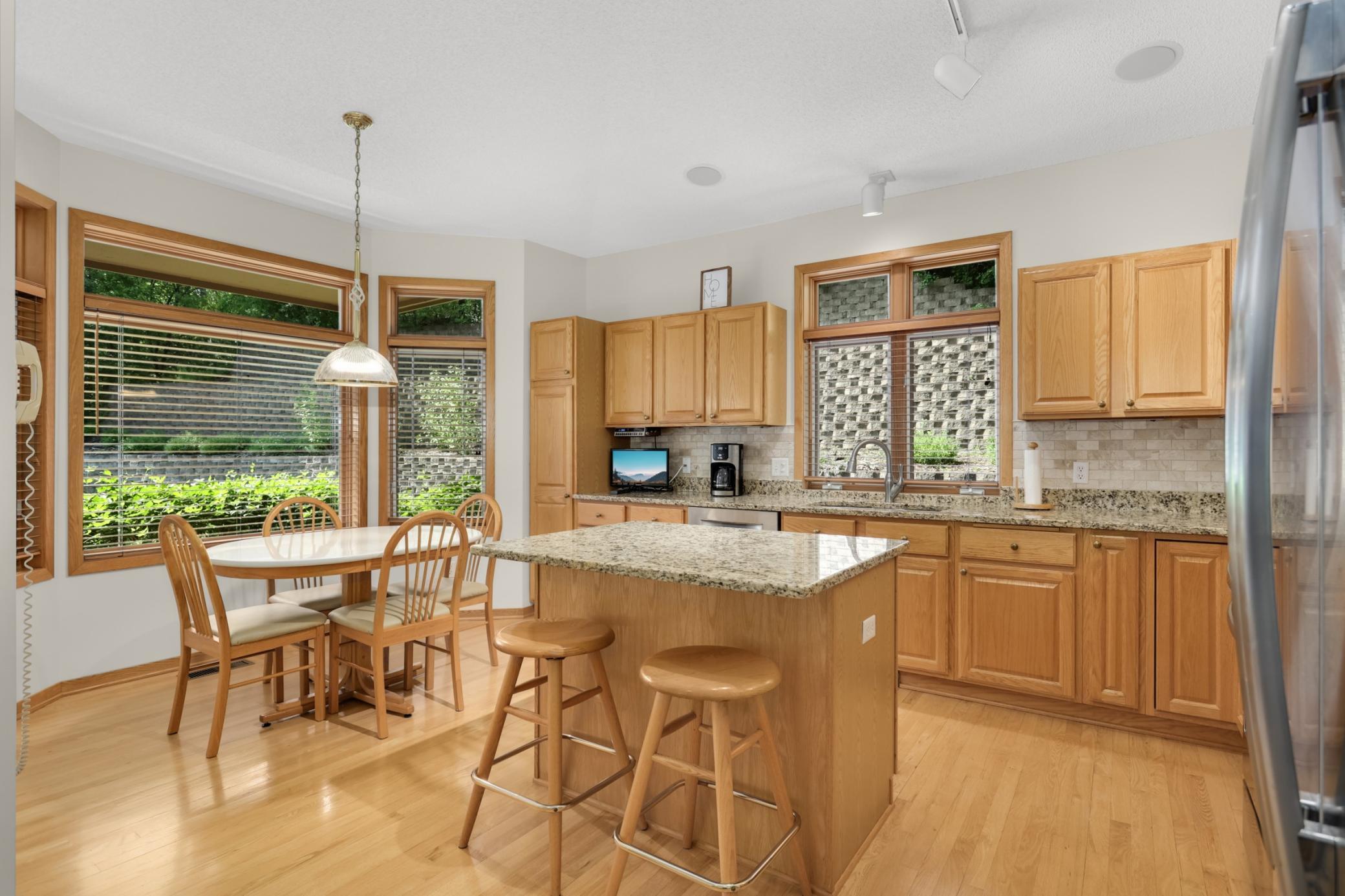 7081 Crowne Oak Road Eden Prairie, MN 55344 - Photo 9 of 36
